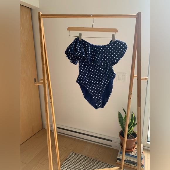 WeWoreWhat Stella Ruffle single-strap one-piece polka dot swimsuit - Picture 2 of 4